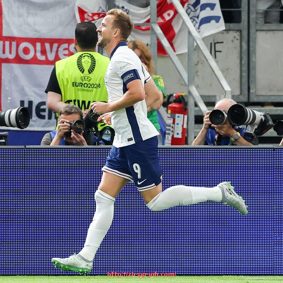 金年会-西甲奖杯发放制度与颁奖流程详解